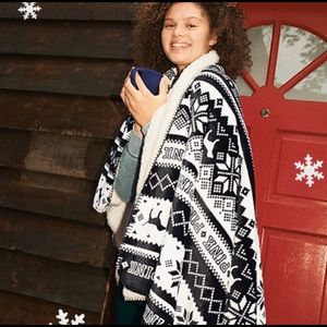 NWT Victoria’s Secret PINK Sherpa Blanket